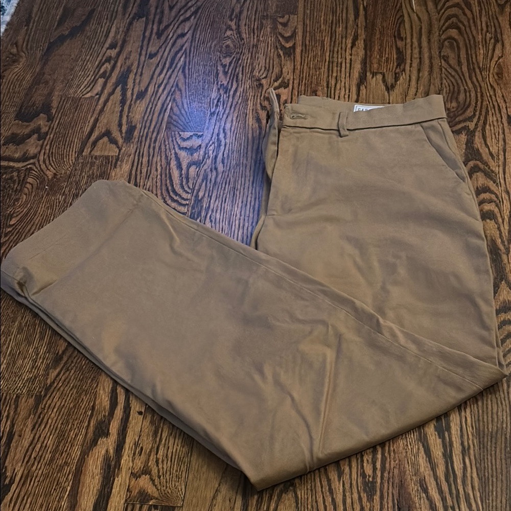 Gap Men’s Relaxed Khaki Pants